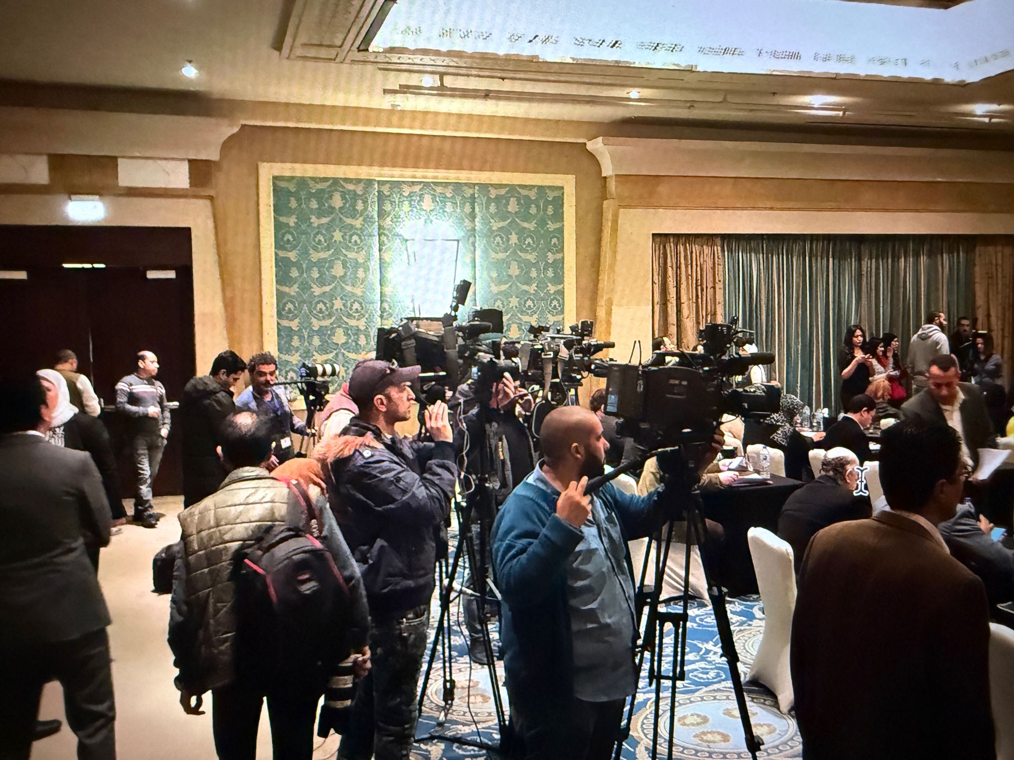 Symposium Injection The press conference, under the patronage of the National Institute of ...